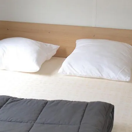 مكان تخييم Mobil Spacieux 4 Avec Terrasse - Api-1-52-326 Puy-lʼÉvêque